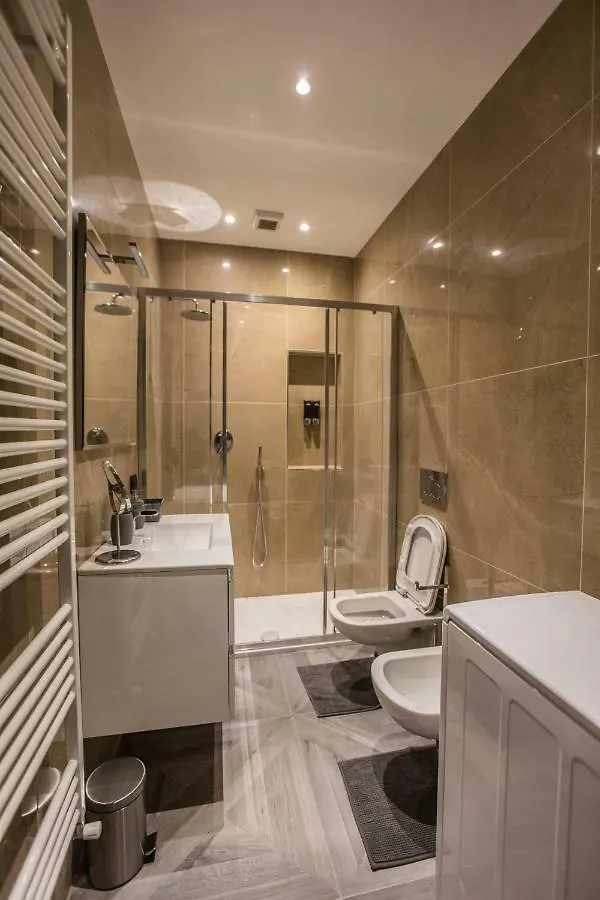 Castle Apartment Near Duomo Milan 0*,